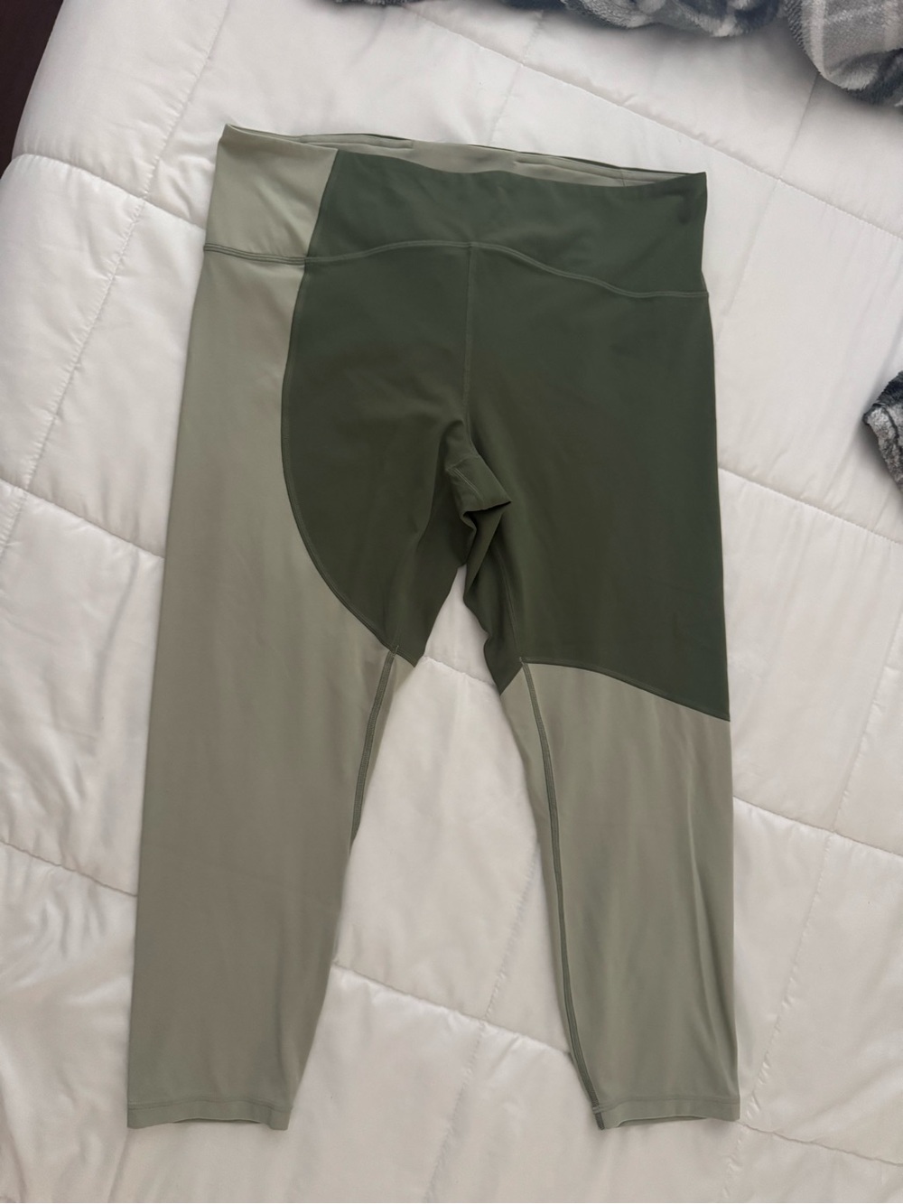 Lululemon Nulu Colour Block High-Rise Crop 23”
